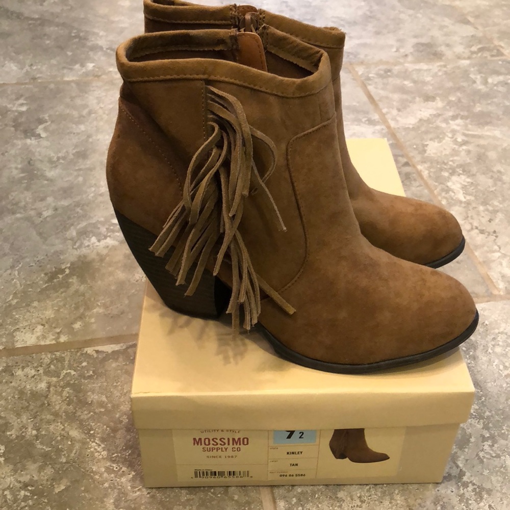 Cute fringe bootie!